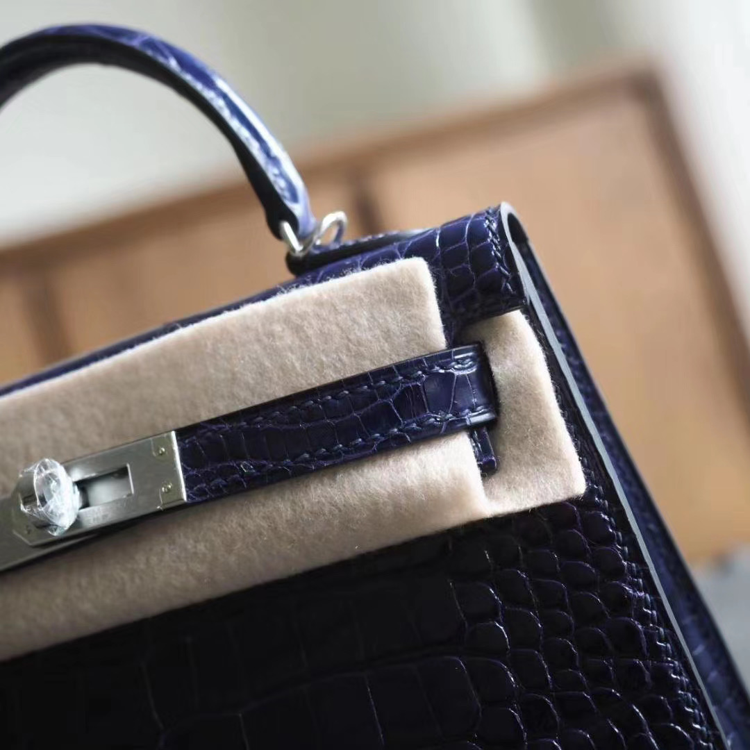 爱马仕 Hermes Mini Kelly 二代 M3墨水蓝 亮面方块鳄鱼 银扣-白马工坊 | 爱马仕包包定制店 爱马仕 Hermes Mini Kelly 二代 M3墨水蓝 亮面方块鳄鱼 银扣