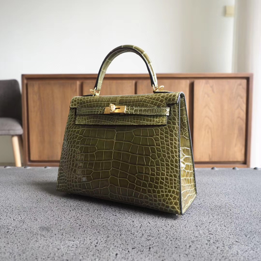 爱马仕官网 凯莉包 Kelly 25CM 6H橄榄绿 亮面方块鳄鱼 金扣
