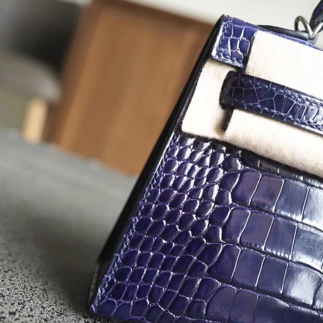 爱马仕 Hermes Mini Kelly 二代 M3墨水蓝 亮面方块鳄鱼 银扣-白马工坊 | 爱马仕包包定制店 爱马仕 Hermes Mini Kelly 二代 M3墨水蓝 亮面方块鳄鱼 银扣